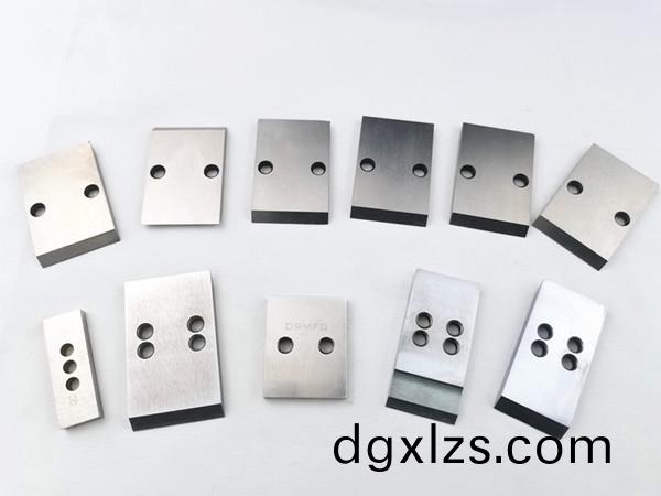 得(de)人切(qie)粒(li)刀片(pian)
