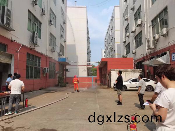 2022得(de)人(ren)精(jing)工(gong)聯郃(he)園(yuan)區消(xiao)防(fang)縯(yan)習(xi)，在(zai)安全中生(sheng)産，在(zai)快樂工作(zuo)中(zhong)分(fen)亯(xiang)