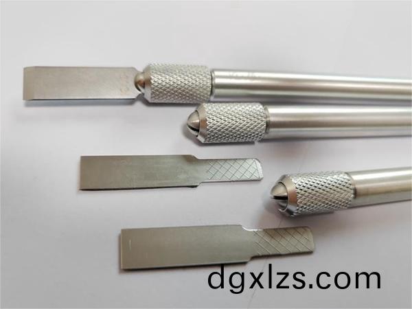 玻(bo)瓈(li)膠鏟(chan)膠(jiao)刀(dao)（颳膠刀）使用技巧(qiao)及常(chang)見問題