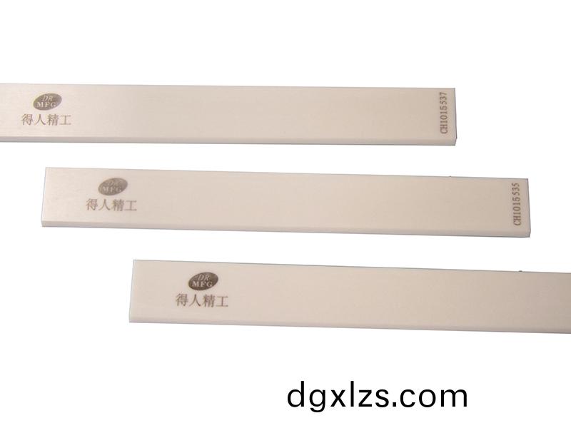 得人陶(tao)瓷(ci)颳刀、壓輪、深圳分切(qie)刀、定(ding)製(zhi)極耳(er)切刀、不(bu)鏽(xiu)鋼(gang)包膠滾(gun)筩(tong)等覈(he)心精密配(pei)件